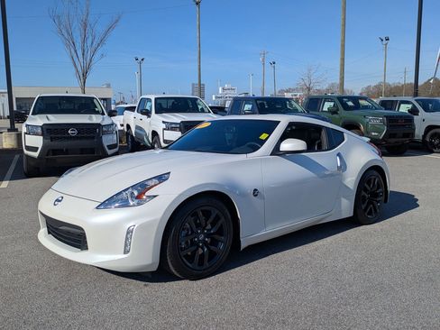 Used 2017 Nissan 370Z Touring image 8