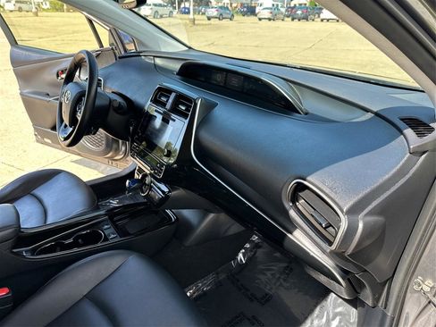 Used 2019 Toyota Prius XLE AWD/4WD image 30
