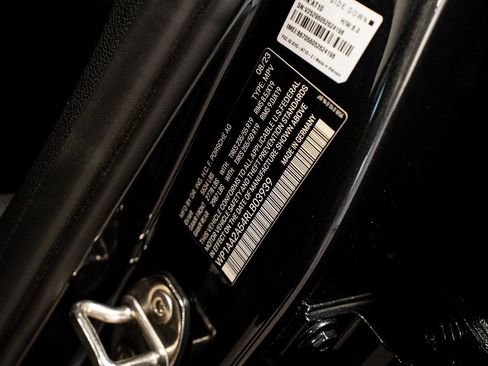 Used 2024 Porsche Macan image 48