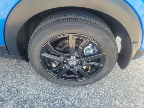 Used 2023 Nissan Kicks SR FWD image 9