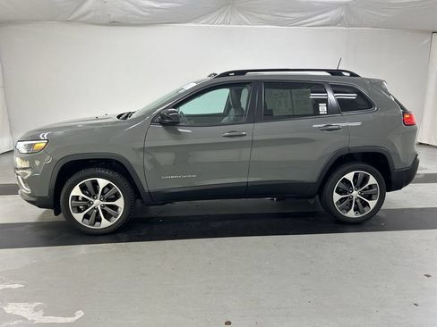 Used 2022 Jeep Cherokee Limited w/ Elite Package AWD/4WD image 6