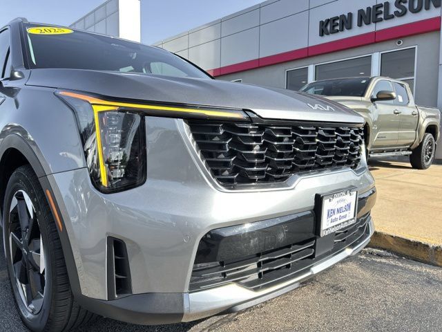 Used 2025 Kia Sorento EX AWD/4WD image 4