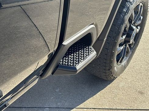 Used 2025 Chevrolet Silverado 2500 Custom w/ Custom Value Package image 18