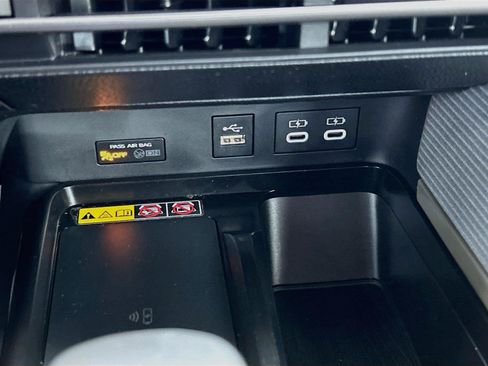 Used 2025 Toyota Camry SE w/ Convenience Package FWD image 28