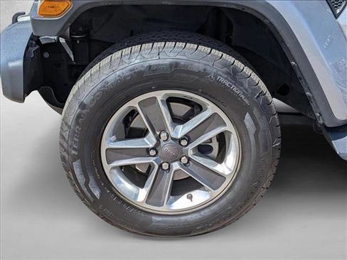 Used 2019 Jeep Wrangler Unlimited Sahara AWD/4WD image 9