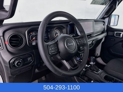 Used 2026 Jeep Wrangler Unlimited Rubicon AWD/4WD image 11