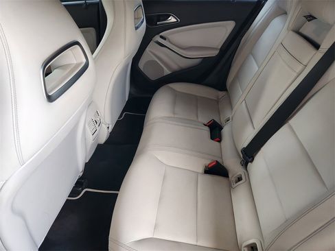 Used 2018 Mercedes-Benz CLA 250 image 32