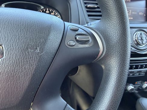 Used 2020 Nissan Pathfinder S AWD/4WD image 27