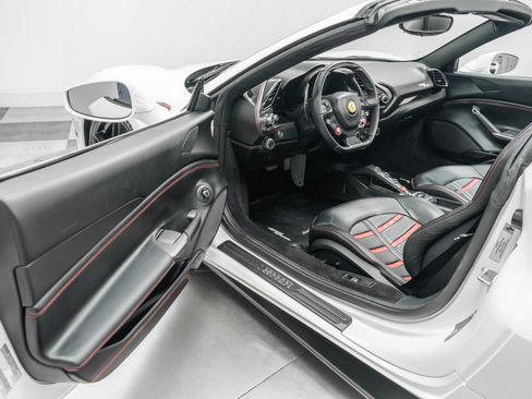 Used 2018 Ferrari 488 Spider RWD image 22