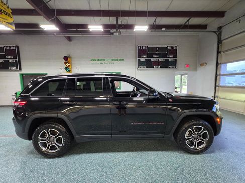 Used 2022 Jeep Grand Cherokee Trailhawk w/ Luxury Tech Group III AWD/4WD image 6