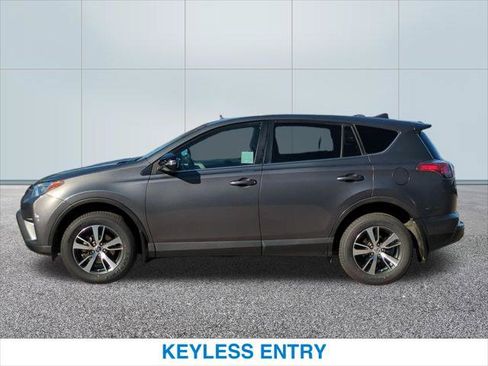 Used 2018 Toyota RAV4 XLE w/ All Weather Liner Package AWD/4WD image 10