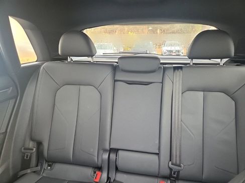 Used 2025 Audi Q3 2.0T Premium image 16