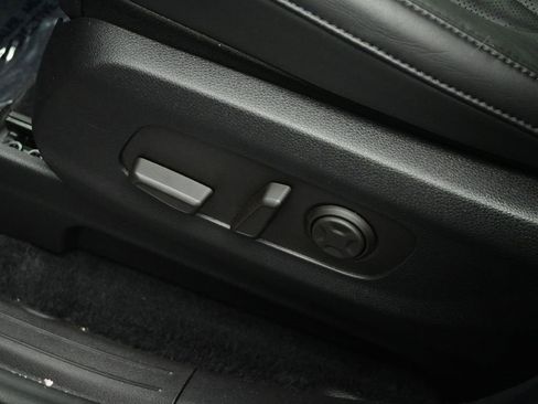 Certified 2025 Kia Carnival EX image 23