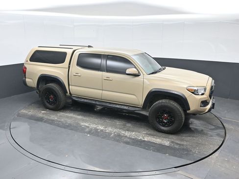 Used 2019 Toyota Tacoma TRD Off-Road image 23
