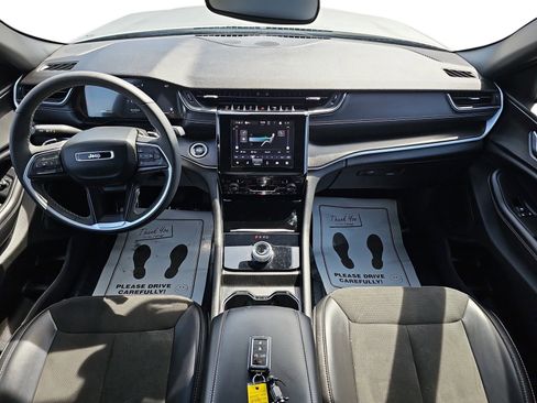 Used 2023 Jeep Grand Cherokee Altitude image 9