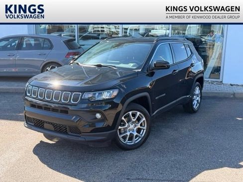 Used 2022 Jeep Compass Latitude AWD/4WD image 1
