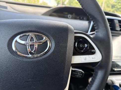 Used 2017 Toyota Prius Four FWD image 9