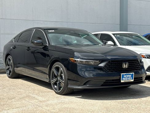 Used 2025 Honda Accord Sport image 3