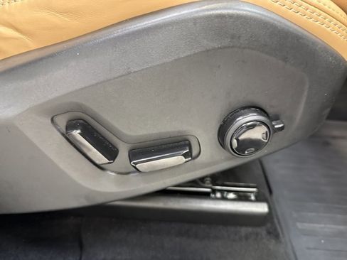 Used 2023 Volvo XC60 B5 Ultimate w/ Climate Package image 34