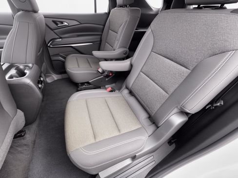 Used 2025 Chevrolet Traverse LT FWD image 25