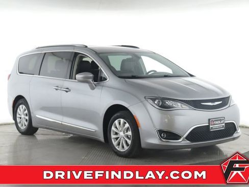 Used 2019 Chrysler Pacifica Touring-L FWD image 1