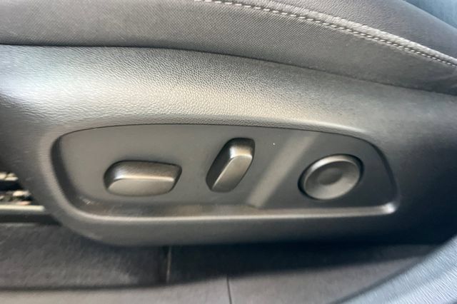 Used 2025 Chevrolet Equinox LT w/ Convenience Package II FWD image 12