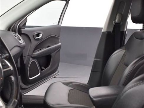 Used 2020 Jeep Compass Latitude image 10