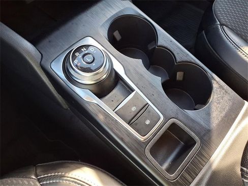 Used 2024 Ford Escape SE image 9