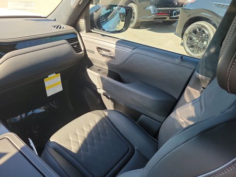 New 2026 INFINITI QX80 Autograph w/ Premium Cargo Package image 13