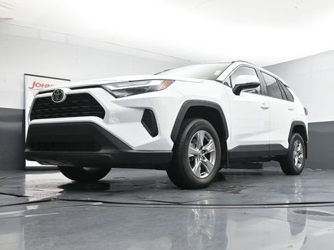 Used 2022 Toyota RAV4 XLE w/ XLE Grade Weather Package image 20