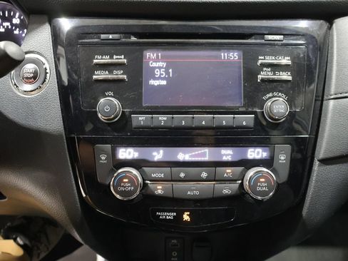 Used 2017 Nissan Rogue SV AWD/4WD image 24