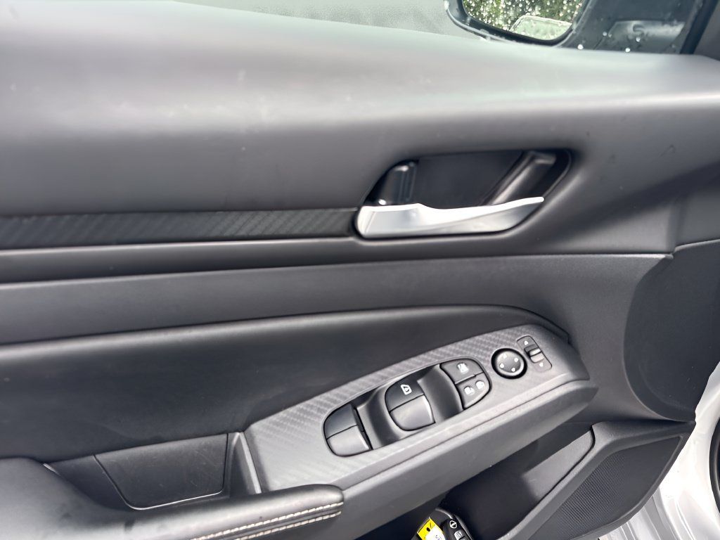 Used 2025 Nissan Altima 2.5 SV FWD image 22