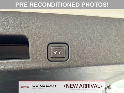 Used 2025 Chevrolet Traverse Z71 w/ LPO, Floor Liner Package AWD/4WD image 19