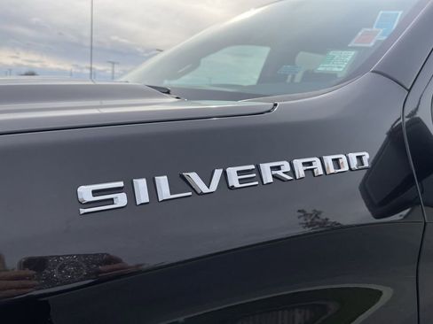 Used 2020 Chevrolet Silverado 1500 Custom w/ Custom Value Package image 12