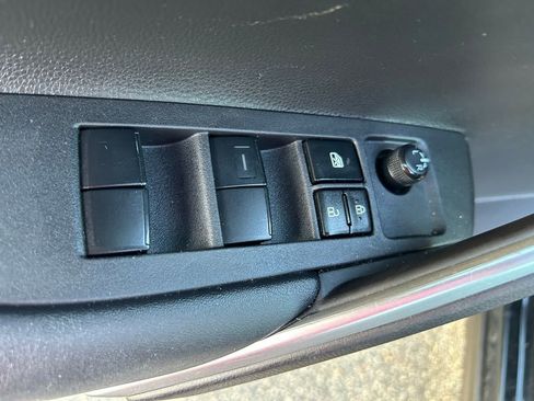 Used 2024 Toyota Corolla Cross L image 16