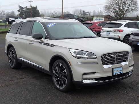 Used 2023 Lincoln Aviator Reserve w/ Equipment Group 201A AWD/4WD image 7