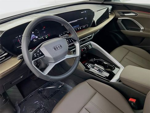 New 2025 Audi Q5 Premium image 9