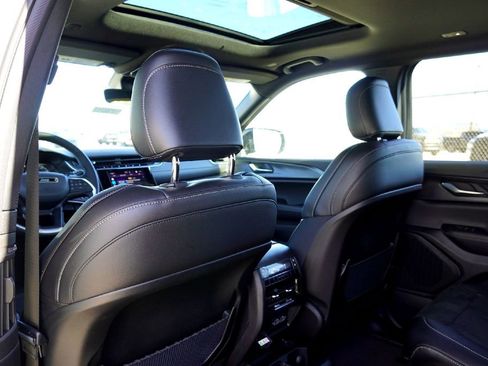 New 2025 Jeep Grand Cherokee L Altitude image 29