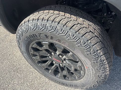 New 2026 GMC Canyon Elevation w/ Convenience Package image 4