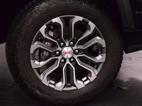 Used 2023 GMC Canyon Denali image 11