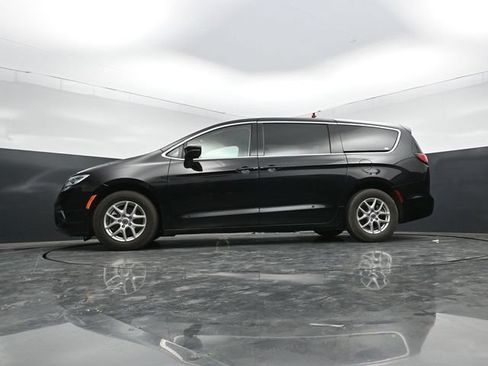 Used 2024 Chrysler Pacifica Touring-L FWD image 47