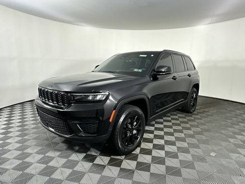 Certified 2025 Jeep Grand Cherokee Altitude AWD/4WD image 24