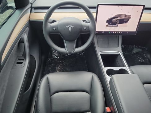 Used 2023 Tesla Model Y Long Range AWD/4WD image 18