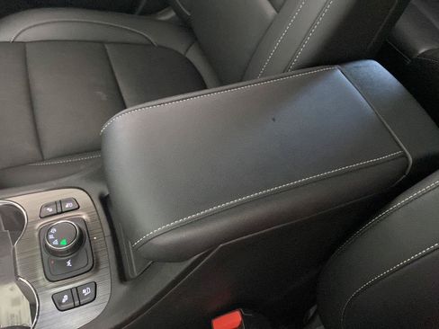 Used 2023 GMC Acadia SLT w/ Preferred Package AWD/4WD image 26