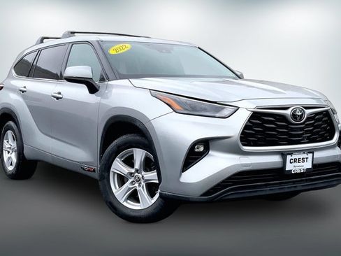 Used 2022 Toyota Highlander LE AWD/4WD image 1