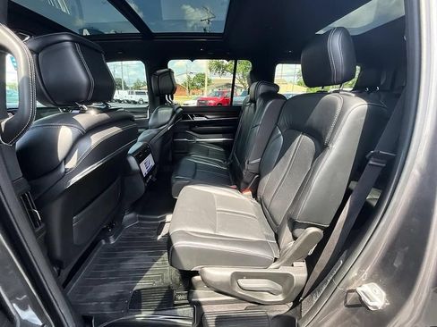Used 2022 Jeep Grand Wagoneer Series I w/ Flexible Seating Group AWD/4WD image 32