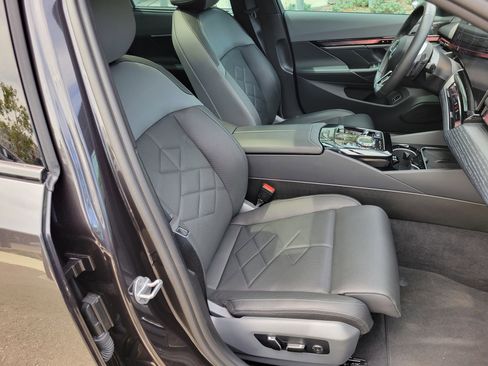 Used 2024 BMW 540i xDrive w/ Executive Package image 28