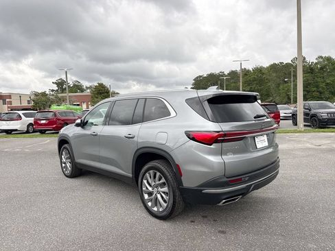 Used 2025 Buick Enclave Preferred FWD image 7