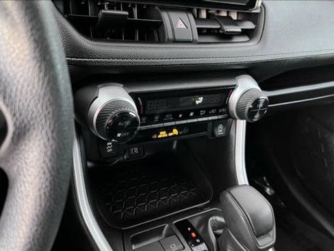 Used 2025 Toyota RAV4 XLE image 15