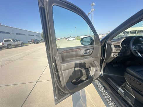 Certified 2024 Chevrolet Tahoe Z71 w/ Luxury Package AWD/4WD image 23
